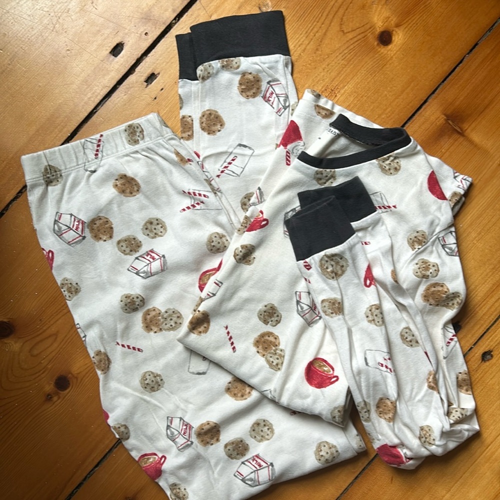 Burt’s Bees Baby Women’s Holiday Pajama Milk and Cookies Set